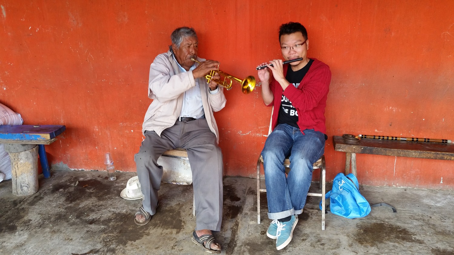 2016 artist-in-residence Dr. Hong Da Chin from Malaysia with local Coapan musician Miguel Teles. IMAGE CREDIT: Rasquache Artist Residency
