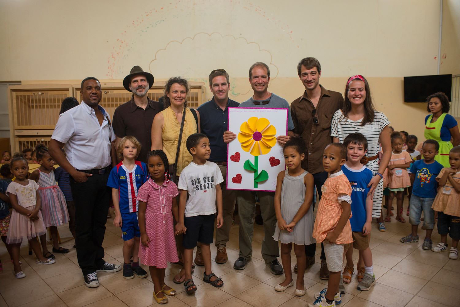Mornagrass, Zerui Depina, Danny Knicely, Aimee Curl and Jared Pool, along with Jim Hagengruber, Jon Lohman, Grayson Lohman Nicole Steele and Oscar Knicely receive a gift from children at Associação Comunitaria Novos Amigos on Sao Vicente on 11/27/17.