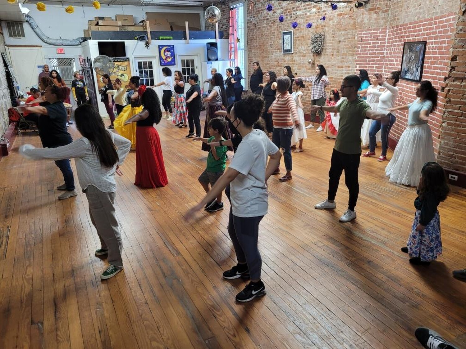 With support from Virginia Folklife, Semilla Cultural hosted a free community workshop led by Tata and her team of dancers in October 2022.