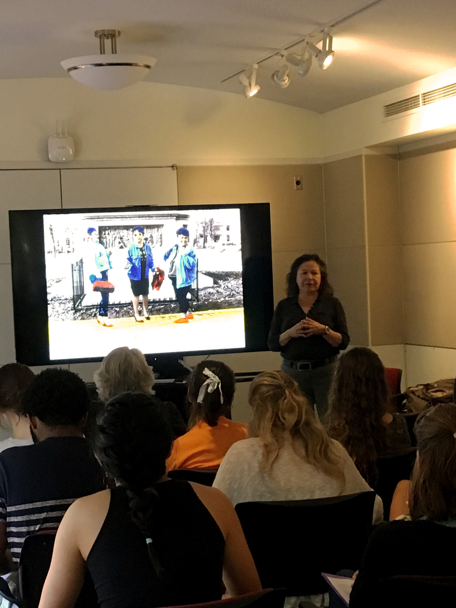 Public presentation by filmmaker and photographer Shelley Niro (Bay of Quinte Kanien&apos;kehaka) during her residency, Fall 2017.  Photo: Adriana Greci Green