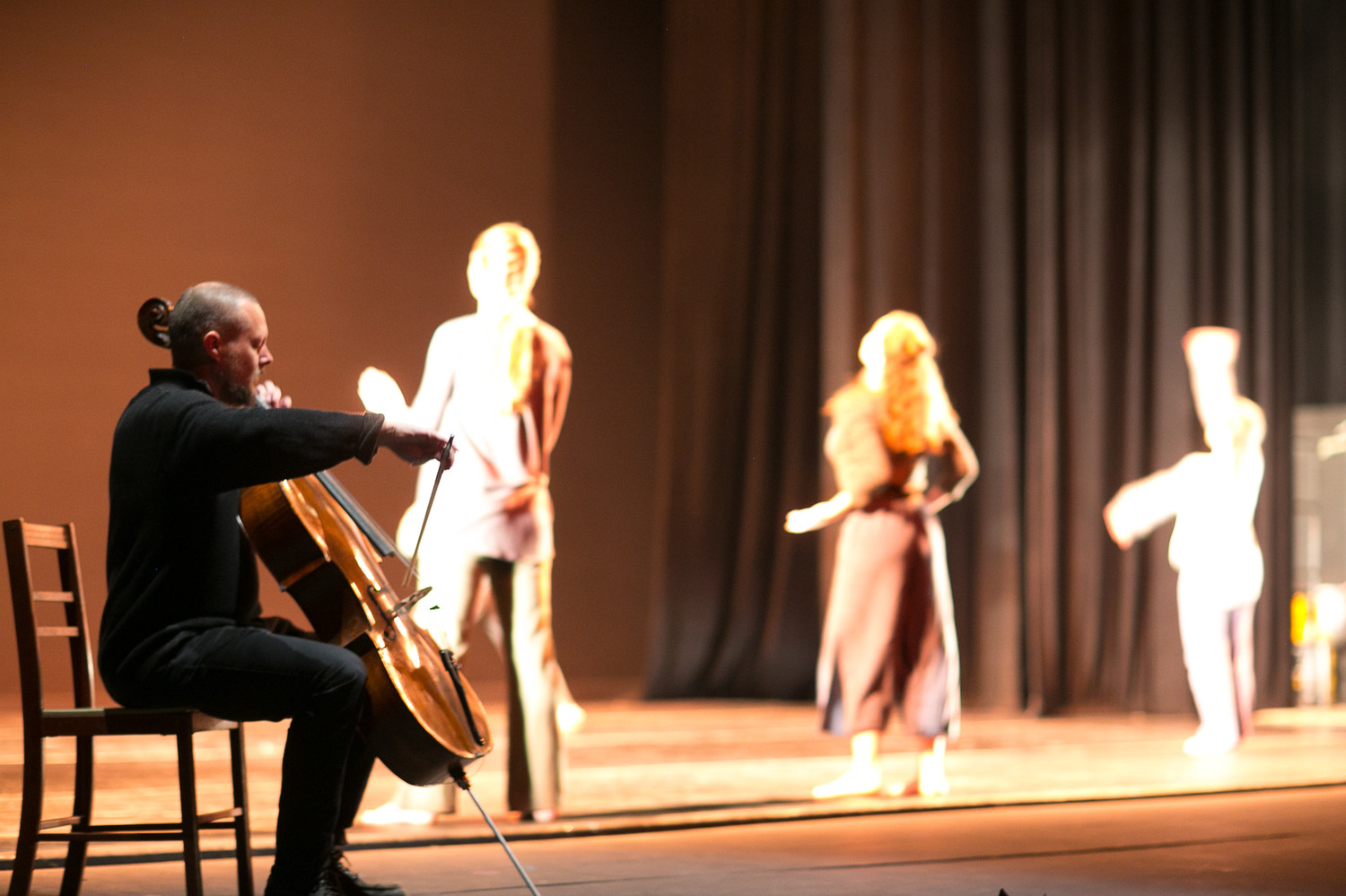 Cello player and dancers